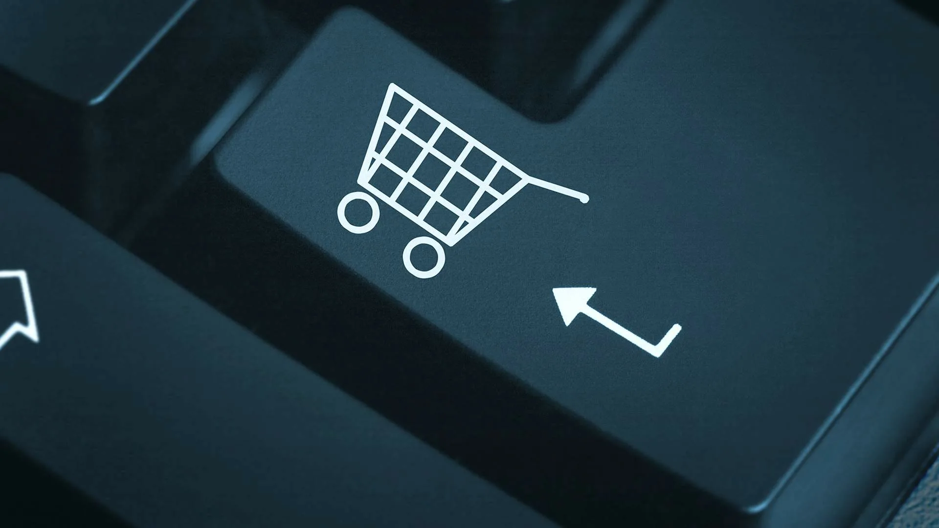 Your Choice, Your Privacy: The Fawkes Market Approach.